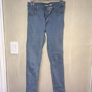 Levi high rise size 27 light wash